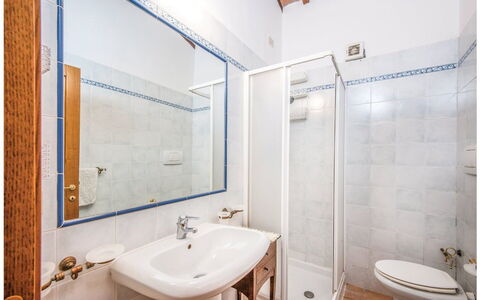 La Fiumara: Pared, Piso, Suelo, Diseño De Interiores, Arreglo De Tubería, Techo, Habitación, Baño, Lavabo Del Baño, Plomería