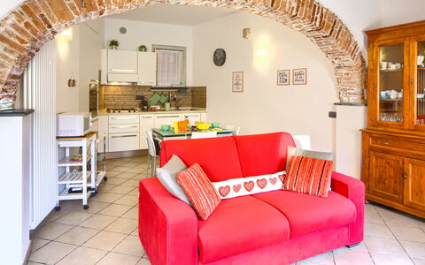 Ca Du Checcu: Mueble, Diseño De Interiores, Pared, Sofá, Piso, Techo, Habitación, Mesa, Suelo, Sala