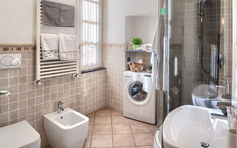 Ca Du Checcu: Arreglo De Tubería, Baño, Diseño De Interiores, Piso, Asiento Del Baño, Baño, Lavabo, Suelo, Grifo, Plomería