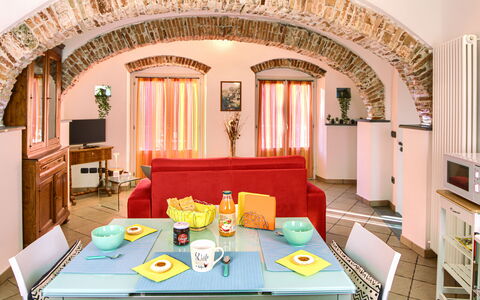 Ca Du Checcu: Mueble, Diseño De Interiores, Casa, Piso, Suelo, Mesa, Techo, Departamento, Habitación, Sala