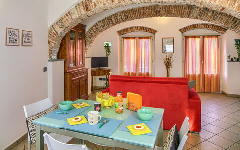 Ca Du Checcu: Mueble, Diseño De Interiores, Piso, Casa, Techo, Suelo, Mesa, Habitación, Departamento, Sala