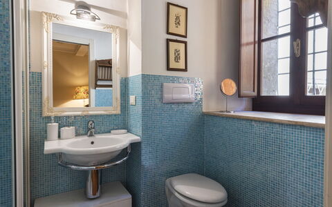 Villa Zambra: Baño, Lavabo Del Baño, Arreglo De Tubería, Diseño De Interiores, Lavabo, Piso, Suelo, Grifo, Espejo, Plomería