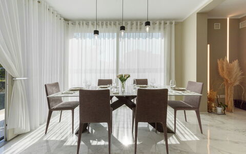 Villa Fiumetto: Mueble, Diseño De Interiores, Mesa, Silla, Piso, Comedor, Cocina Y Comedor Mesa, Madera, Suelo, Textil