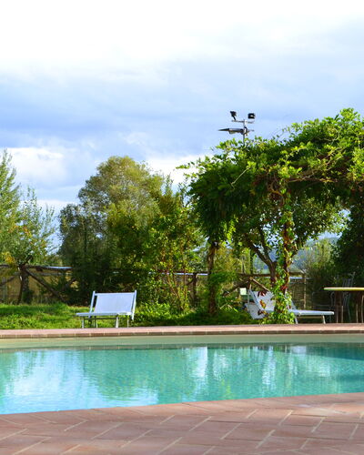 Appartamento Il Cantico Del Gallo, Wifi, Near Peru: Piscina, Mueble Para Exteriores, Recurso, Jardín, Sombra, Ocio, Eco Hotel, Paisajismo, Patio Interior