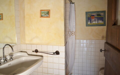 Appartamento Vele, Wifi, Near Perugia: Arreglo De Tubería, Pared, Baño, Lavabo Del Baño, Piso, Grifo, Lavabo, Suelo, Diseño De Interiores, Plomería