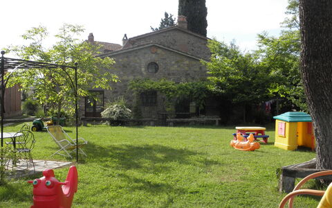 Appartamento Poggiolo, Wifi, Near Perugia: Jardín, Ocio, Patio Interior, Césped, Yarda, Sombra, Niño, Parque, Hacienda, Paisajismo