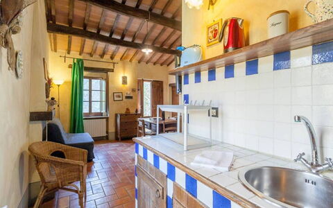 Appartamento Rustico, Wifi, Perugia: Mueble, Silla, Manchas De Madera, Mostrador, Madera Dura, Cocina Y Comedor Mesa, Cocina, Planta De Casa, Gabinetes, Loseta