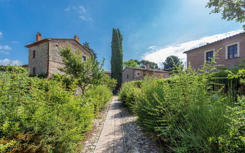 Appartamento La Vecchia Cedraia, Wifi, Perugia: Arbusto, Inmuebles, Jardín, Paisajismo, Hojas Perennes, Casa Histórica, Villa, Casa De Campo