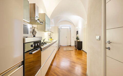 Casa Garibaldi - Levanto: Piso, Diseño De Interiores, Madera, Techo, Suelo, Cocina, Aparato De Cocina, Mostrador, Electrodoméstico, Mueble