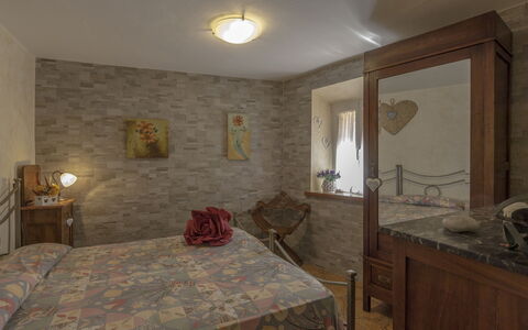 Casale La Pieve: Mueble, Diseño De Interiores, Pared, Piso, Habitación, Techo, Habitación, Suelo, Cama, Encendiendo