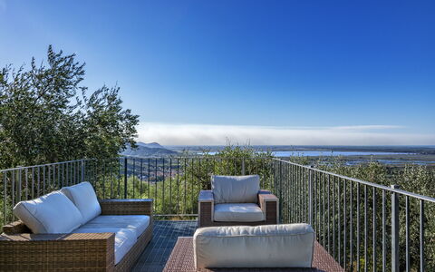 Casale La Pieve: Mueble, Silla, Mesa, Mueble Para Exteriores, Balcón, Sombra, Cubierta, Cerca, Mesa Al Aire Libre, Cocina Y Comedor Mesa