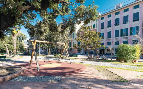 Casa Camuri - Levanto: Tiempo De Día, Árbol, Ciudad, Barrio Residencial, Barrio, Departamento, Espacio Publico, Diseño Urbano, Asentamientos Humanos, Condominio