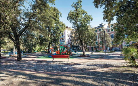 Casa Camuri - Levanto: Tiempo De Día, Árbol, Ciudad, Espacio Publico, Barrio, Barrio Residencial, Diseño Urbano, Asentamientos Humanos, Departamento, Primavera