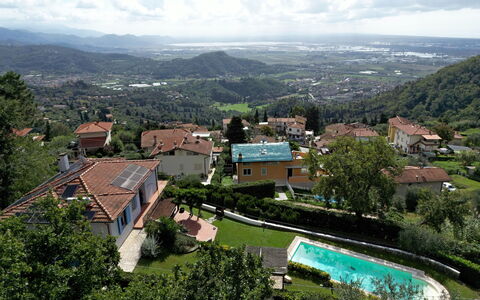 Villa Corsanico: Accidentes Geográficos Montañosas, Colina, Techo, Barrio Residencial, Tierras Altas, Montaña, Paisaje, Casa, Hill Station, Área Rural