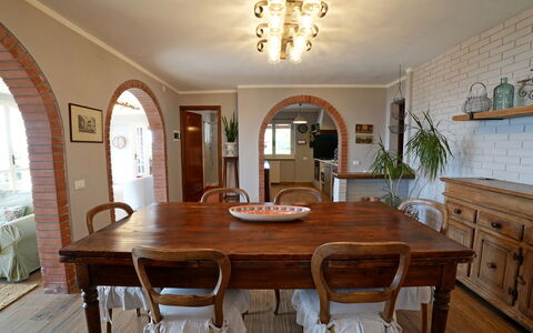 Villa Corsanico: Mueble, Diseño De Interiores, Pared, Piso, Madera, Mesa, Cocina Y Comedor Mesa, Comedor, Silla, Suelo