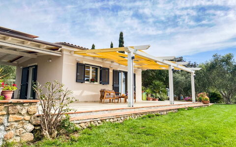 Il Tramonto: Techo, Casa, Cabaña, Sombra, Inmuebles, Toldo, Porche, Estructura Al Aire Libre, Villa, Eco Hotel