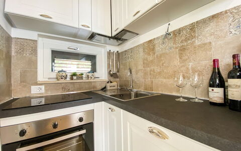 Il Tramonto: Cocina, Mostrador, Aparato De Cocina, Electrodoméstico, Diseño De Interiores, Piso, Electrodoméstico, Arreglo De Tubería, Gabinetes, Suelo