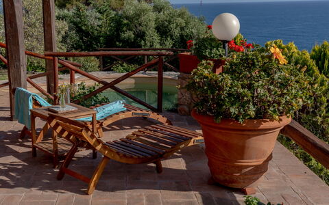 Villa Argentina: Mueble, Mar, Maceta, Costeras Y Los Accidentes Geográficos Oceánico, Mueble Para Exteriores, Oceano, Costa, Mesa Al Aire Libre, Silla, Planta De Casa