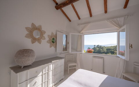 Villa Argentina: Habitación, Mueble, Cama, Diseño De Interiores, Lecho, Sábana, Textil, Linos, Suelo, Techo