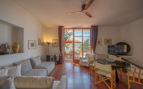 Ca' Nelly: Mueble, Piso, Silla, Mesa, Suelo, Sala, Departamento, Mesa De Café, Manchas De Madera, Habitación