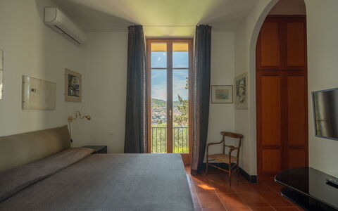 Ca' Nelly: Habitación, Departamento, Habitación, Cama, Marco, Lecho, Marco De La Cama, Sábana, Lámpara, Cajón