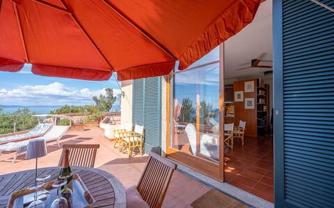 Ca' Nelly: Silla, Sombra, Eco Hotel, Recurso, Manchas De Madera, Mueble Para Exteriores, Balcón, Villa, Cocina Y Comedor Mesa