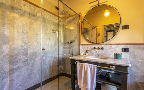 Battisole: Arreglo De Tubería, Diseño De Interiores, Piso, Baño, Encendiendo, Suelo, Plomería, Grifo, Loseta, Lámpara