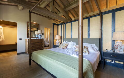 Battisole: Diseño De Interiores, Mueble, Madera, Piso, Suelo, Habitación, Cama, Techo, Encendiendo, Casa