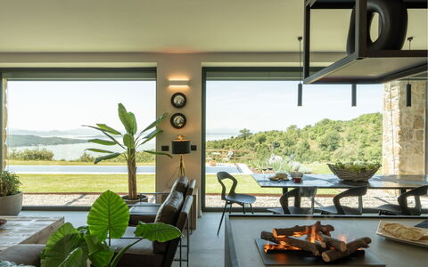 Villa Feronia: Mueble, Diseño De Interiores, Mesa, Encendiendo, Silla, Casa, Lámpara, Techo, Cocina Y Comedor Mesa, Sala