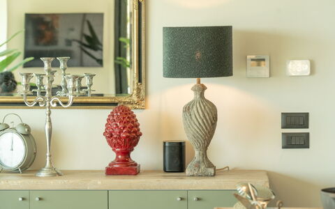 Villa Feronia: Mueble, Diseño De Interiores, Encendiendo, Habitación, Gabinetes, Cajón, Pintar, Marco, Material Natural, Aparador