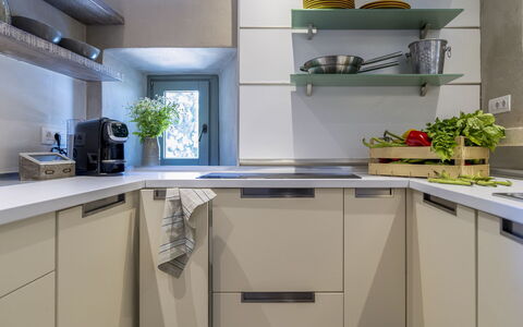 Villa Cotogna: Aparato De Cocina, Cocina, Mostrador, Gabinetes, Electrodoméstico, Diseño De Interiores, Mueble, Electrodoméstico, Piso, Casa