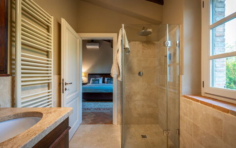 Villa Olivo: Piso, Arreglo De Tubería, Diseño De Interiores, Baño, Suelo, Pared, Techo, Grifo, Plomería, Encendiendo