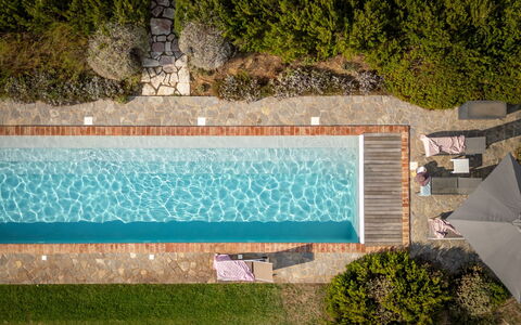 Villa Olivo: Azul, Agua, Piscina, Material Compuesto, Fuente De Agua, Recurso, Sombra, Paisajismo, Eco Hotel