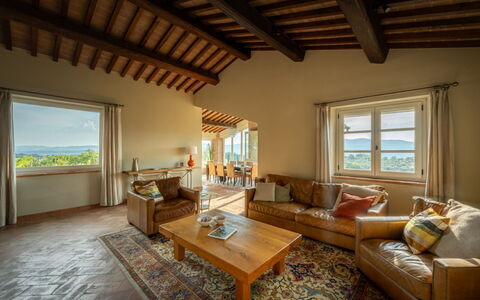 Villa Olivo: Mueble, Techo, Habitación, Marco, Madera Dura, Suelos De Madera, Silla, Manchas De Madera, Sala