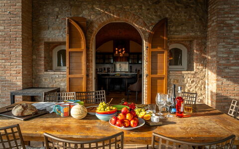 Villa Olivo: Mueble, Pared, Diseño De Interiores, Silla, Madera, Mesa, Piso, Cocina Y Comedor Mesa, Techo, Comedor