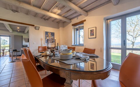 Il Querceto: Mueble, Diseño De Interiores, Piso, Madera, Silla, Cocina Y Comedor Mesa, Mesa, Comedor, Habitación, Suelo