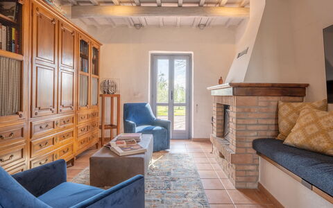 Il Querceto: Mueble, Diseño De Interiores, Piso, Suelo, Madera, Habitación, Sala, Techo, Encendiendo, Sofá