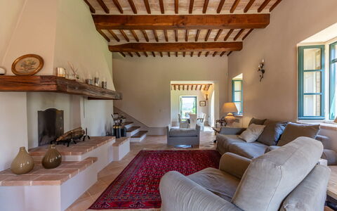 Podere i Poggi: Mueble, Diseño De Interiores, Pared, Piso, Suelo, Madera, Techo, Sala, Sofá, Habitación