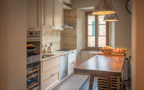 Town House Garden: Mueble, Cocina, Diseño De Interiores, Aparato De Cocina, Piso, Mostrador, Gabinetes, Electrodoméstico, Madera, Suelo