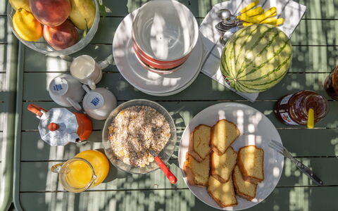 La Piccola Oasi: Comida, Vajilla, Fruta, Utensilios Para Servir, Vajilla, Ingrediente, Mesa, Produce, Plato, Drinkware