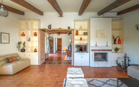 La Piccola Oasi: Mueble, Piso, Diseño De Interiores, Pared, Suelo, Madera, Techo, Habitación, Sala, Encendiendo