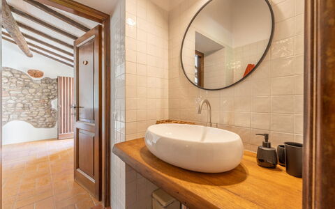 La Piccola Oasi: Pared, Arreglo De Tubería, Diseño De Interiores, Piso, Suelo, Grifo, Baño, Lavabo, Plomería, Encendiendo