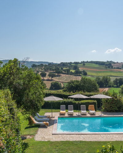 La Piccola Oasi: Piscina, Recurso, Jardín, Inmuebles, Paisajismo, Eco Hotel, Sunlounger, Mueble Para Exteriores, Villa, Patio Interior