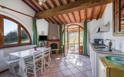 Agriturismo Agresto Apartments And Cottage, Pool,: Diseño De Interiores, Techo, Mueble, Habitación, Manchas De Madera, Madera Dura, Silla, Haz, Barniz, Planta De Casa