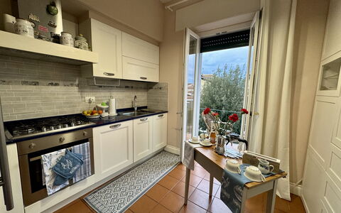 Sto Bene Qua: Aparato De Cocina, Cocina, Electrodoméstico, Mueble, Mostrador, Diseño De Interiores, Piso, Electrodoméstico, Gabinetes, Habitación