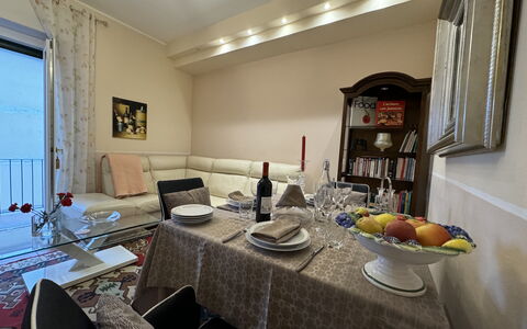 Sto Bene Qua: Mueble, Diseño De Interiores, Piso, Habitación, Suelo, Techo, Madera, Sofá, Encendiendo, Mesa