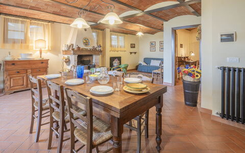 Casa Viola Pool, Wifi, Montaione: Mueble, Diseño De Interiores, Piso, Mesa, Madera, Techo, Silla, Suelo, Comedor, Habitación