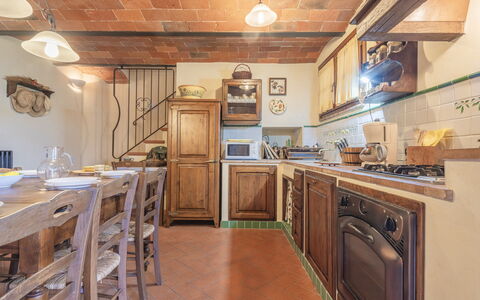 Casa Viola Pool, Wifi, Montaione: Mueble, Cocina, Diseño De Interiores, Mostrador, Piso, Madera, Gabinetes, Techo, Suelo, Aparato De Cocina