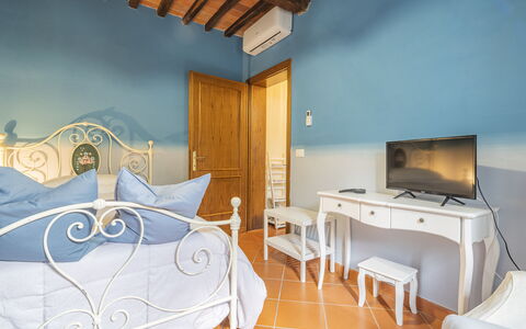 Casa Michela Casalguidi, Garden, Wifi: Mueble, Diseño De Interiores, Piso, Suelo, Habitación, Techo, Habitación, Encendiendo, Cama, Linos