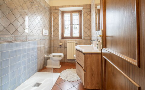 Casa Michela Casalguidi, Garden, Wifi: Piso, Suelo, Diseño De Interiores, Madera, Arreglo De Tubería, Lavabo, Grifo, Gabinetes, Mueble De Baño, Baño